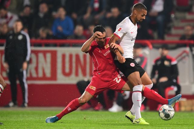 北京亦庄人形机器人半马冠军成绩超人类世界纪录